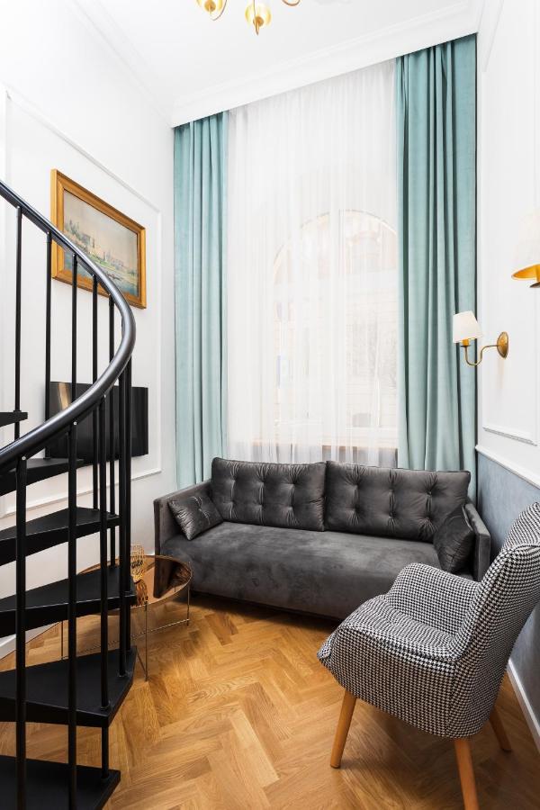 Of The Kings-old Town Pastel Apartment